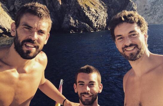 西甲发布冬季新款比赛用球：荧光黄配色，纹理致敬赛车运动（西甲推出冬季比赛用新球：荧光黄主色，纹理灵感致敬赛车运动）