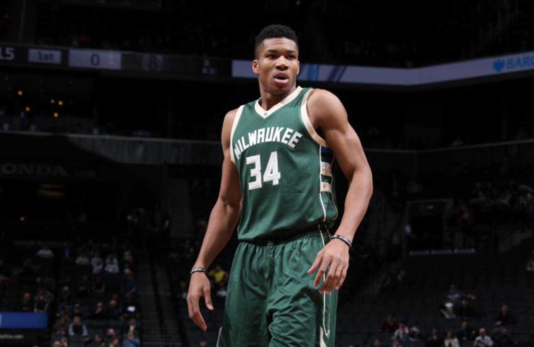 每体列足坛十大奇葩条款：博格坎普拒坐飞机；内马尔微笑条款（每体盘点足坛十大离奇条款：博格坎普拒乘飞机；内马尔微笑奖金）