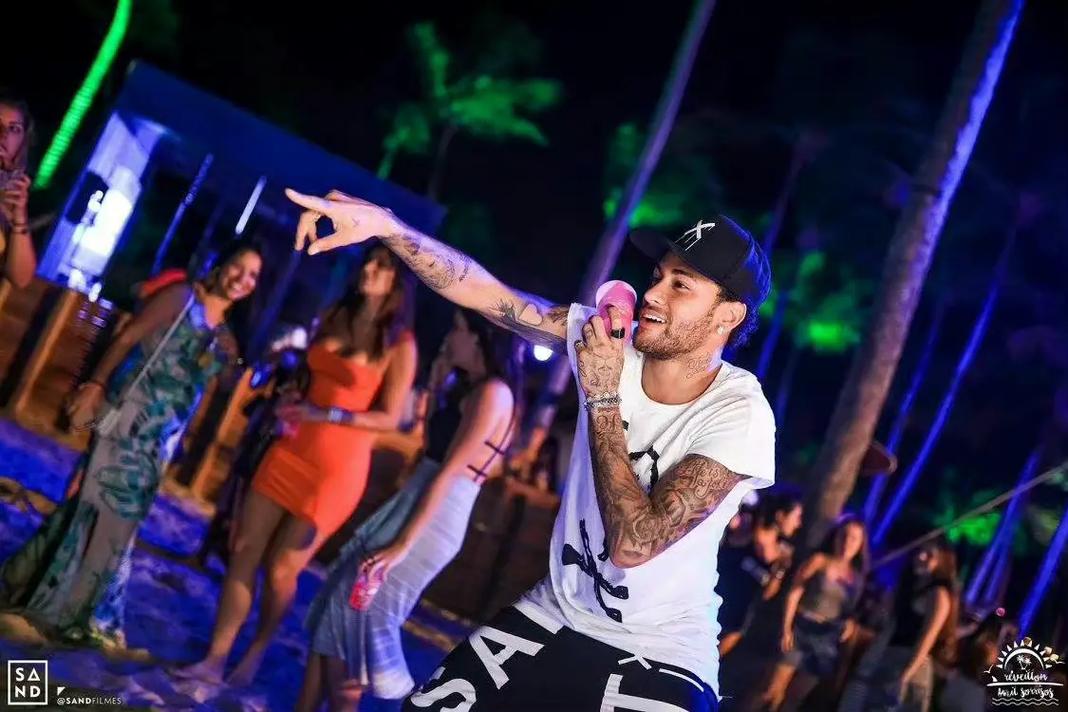 热刺官方：德拉古辛新赛季将改穿球队的3号球衣（热刺官宣：德拉古辛下赛季将身披3号战袍）