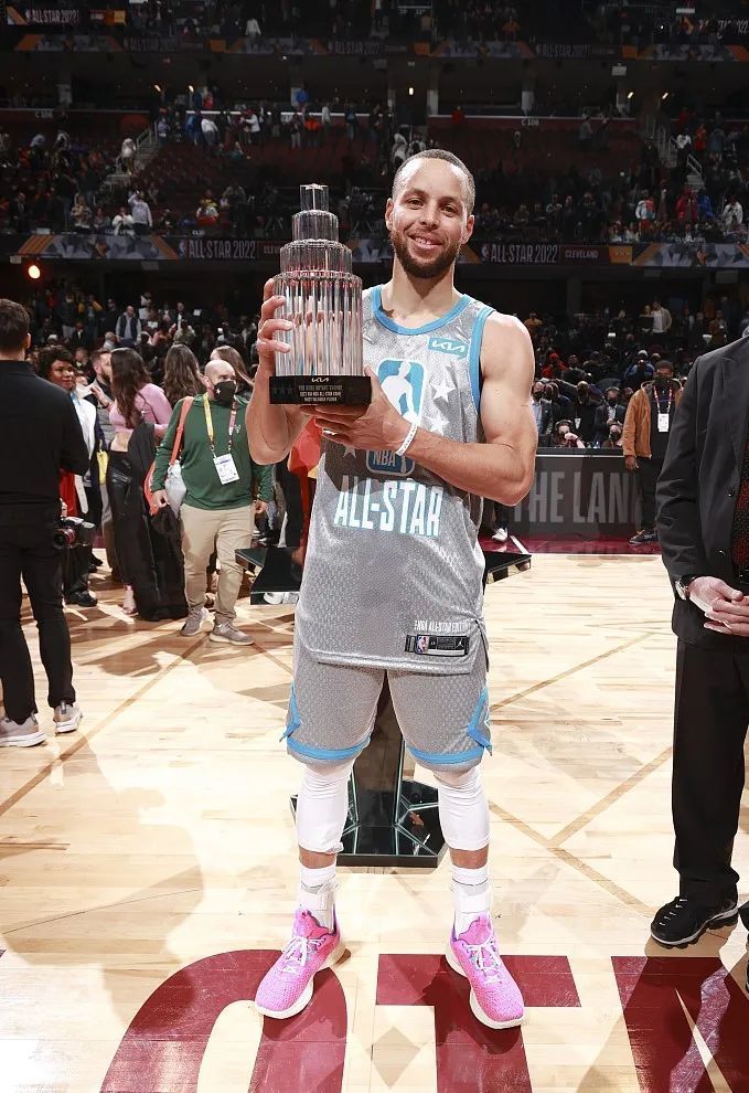 仅次于法蒂和亚马尔，萨特帕耶夫是欧冠第三年轻的进球者（萨特帕耶夫成为欧冠史上第三年轻的进球者，仅次于法蒂与亚马尔）