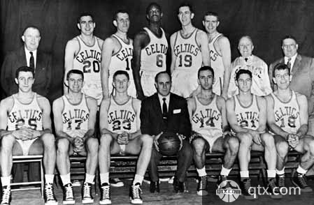 足球这项运动陪伴了我整个初高中，今天我十八岁了，...（从初中到高中，足球一路相随，十八岁的今天...）