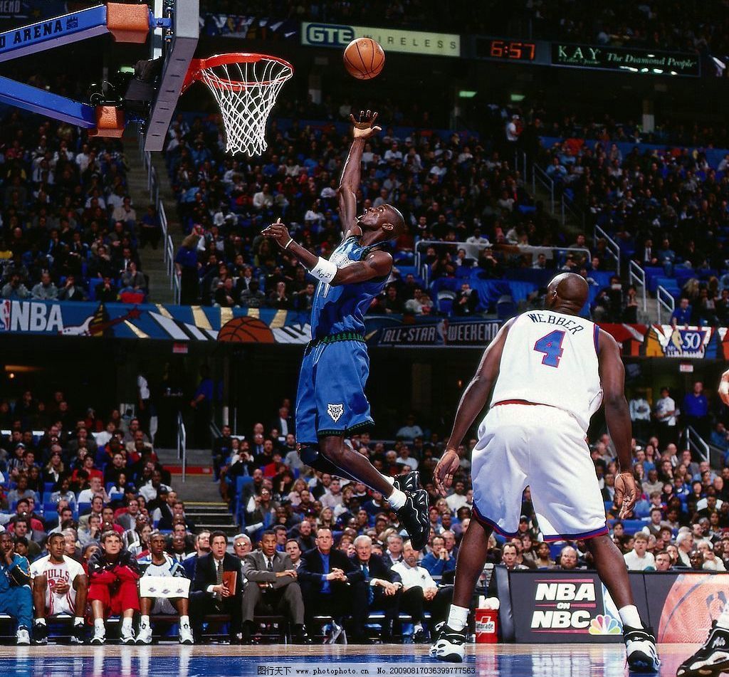 防守能力惊艳！火箭侧翼新援虽无三分命中依然稳健贡献（防守端亮眼！火箭侧翼新援三分失准仍稳健发挥）