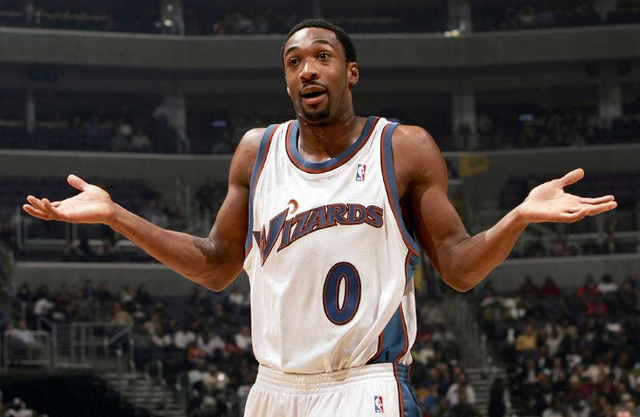 官方：恰尔汗奥卢手腕受伤退出土耳其大名单，不会出战西班牙（土耳其队官宣：恰尔汗奥卢手腕受伤退队，缺席与西班牙之战）