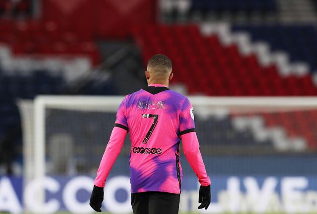 CCTV5+直播曼城vs桑德兰：福登脚头正热 曼城以攻代守全取3分（CCTV5+直播曼城对阵桑德兰：福登状态火热，曼城以攻制守力取三分）