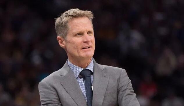 驳斥转会传闻，贡多齐：我专注于当下，想帮拉齐奥赢下更多球（贡多齐辟谣转会：专注当下，誓助拉齐奥赢下更多比赛）