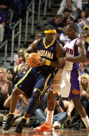 凯恩闪电帽子戏法，拜仁5-0横扫斯图加特，重回巅峰！（凯恩上演闪击帽子戏法，拜仁5-0大胜斯图加特，王者归来）