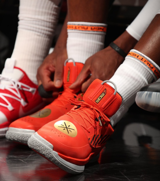 贝林厄姆：球员百分百支持阿隆索，我们知道外界纷扰毫无帮助（贝林厄姆：全队百分之百力挺阿隆索，外界风波于事无补）