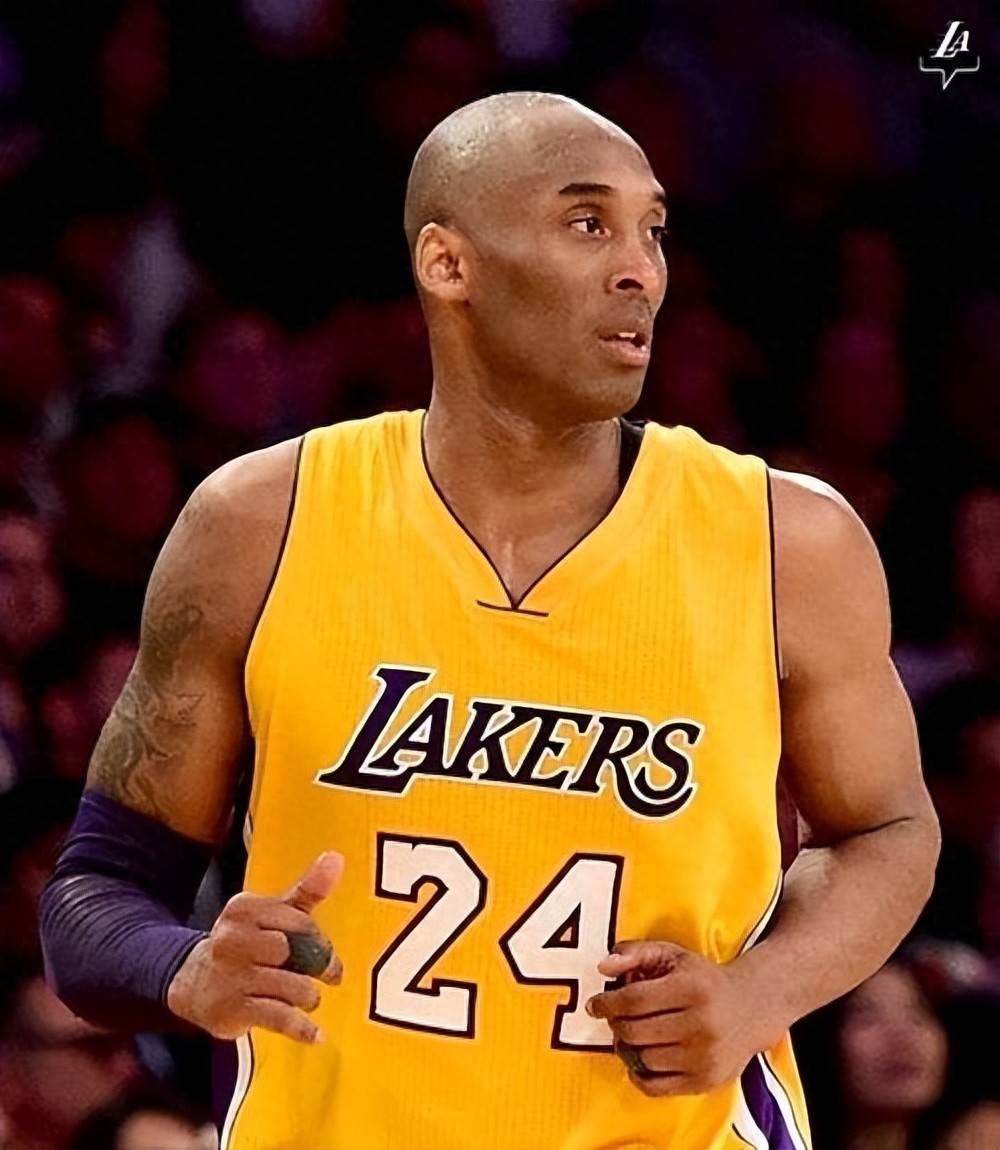 意媒：加斯佩里尼曾邀德罗西住他在热那亚的家，德罗西婉拒了（意媒：加斯佩里尼曾邀德罗西入住其热那亚住所，后者婉拒）