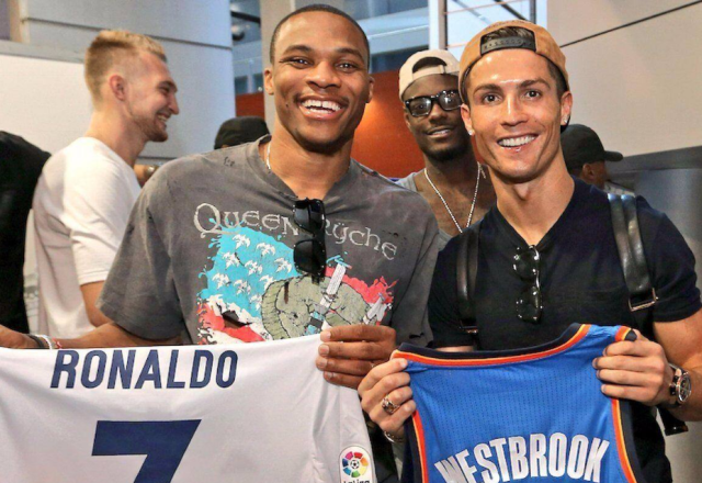 WTT总决赛：首个单打8强诞生！男乒名将一轮游，林昀儒4-2开门红（WTT总决赛首日：单打首位八强诞生，男乒名将首轮出局，林昀儒4-2旗开得胜）