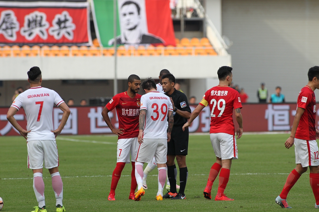 中国女排国青3-0突尼斯 取得U19世锦赛开门红 黄悦鑫12分全队最高（U19世锦赛开门红：中国女排国青3-0突尼斯，黄悦鑫拿下12分全队最高）