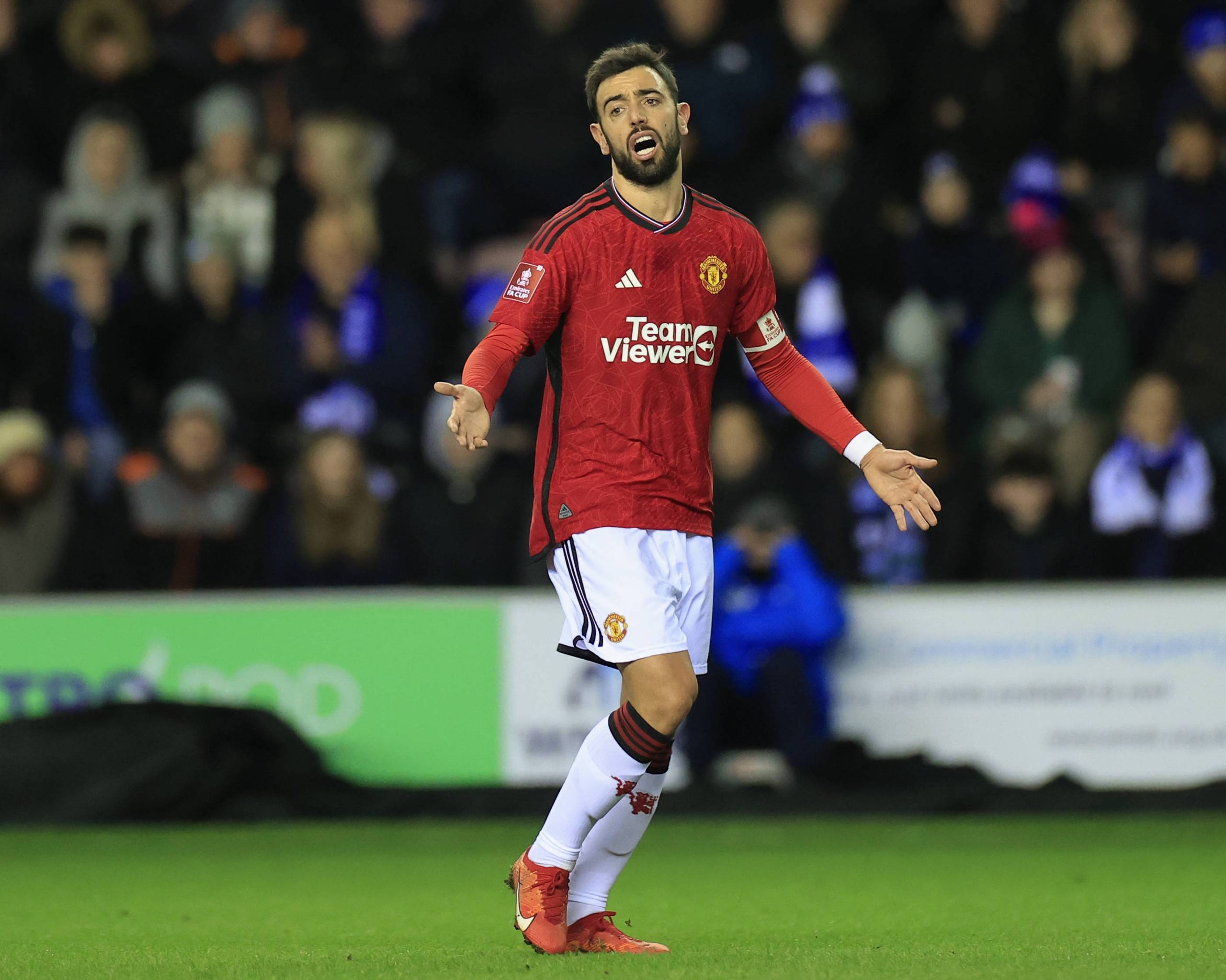 枪手定位球成固定杀招：乔弗尔备受赞誉（阿森纳定位球化身致命利器，乔弗尔广受称赞）