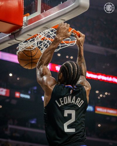 英超榜首再度易主，冠军争夺进入白热化（英超榜首再易主，争冠之战愈演愈烈）