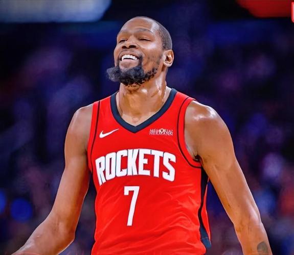 媒体人：CBA新赛季特许鞋名单仅剩胡明轩和赵继伟（仅剩胡明轩与赵继伟入选CBA新赛季特许鞋名单）