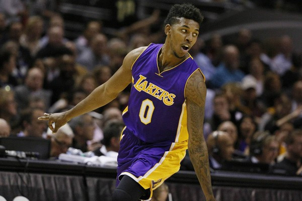 枪手近6次对阵热刺5胜1平，后者本赛季客场不败&积分最多（阿森纳近6战热刺5胜1平，热刺本季客场不败且客场积分第一）