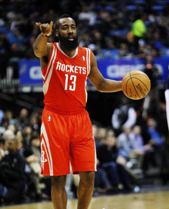 图片报：虽然脚踝疼痛感依然强烈，但基米希想带伤出战阿森纳（图片报：脚踝伤痛未愈，基米希欲带伤出战阿森纳）