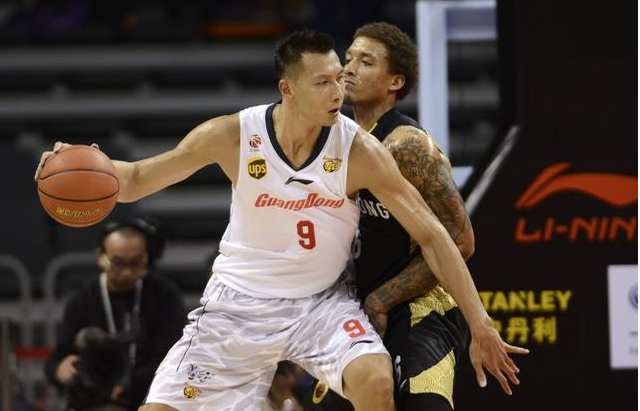 快船队暂不交易哈登伦纳德，坚持现有阵容（快船按兵不动：哈登与伦纳德留队，阵容不变）