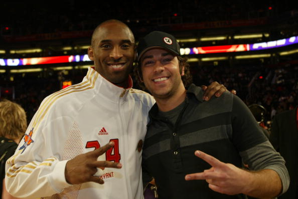 泪目，若塔遗孀被邀请到葡萄牙超级杯现场，全场球迷起立致意（葡萄牙超级杯邀若塔遗孀出席，全场球迷起立致敬，令人动容）