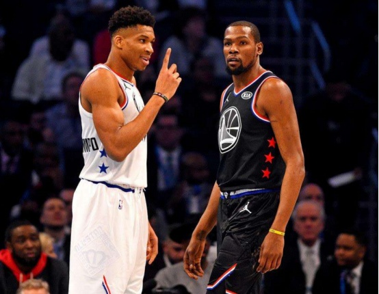 梅西：我被瓜迪奥拉安排过踢陌生位置！但我不断学习、变得更强！（梅西坦言：曾被瓜迪奥拉安排踢陌生位置，持续学习令我更强大）